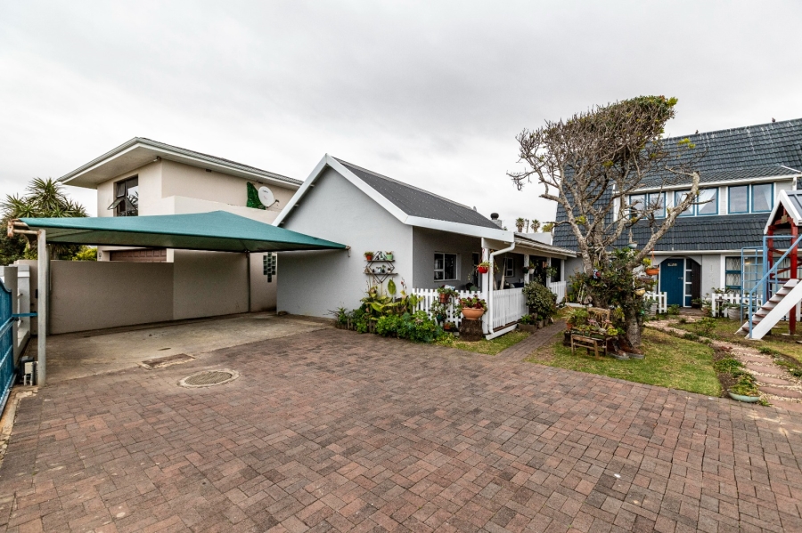 5 Bedroom Property for Sale in Gonubie Eastern Cape